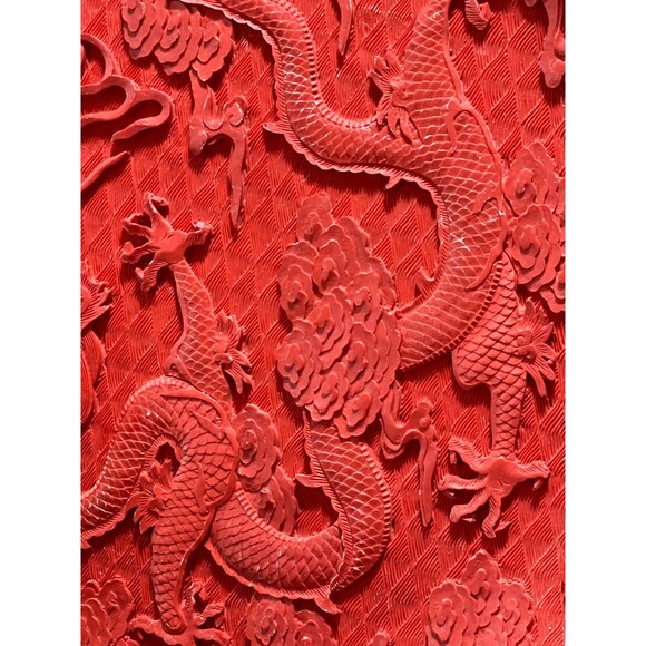 unique antique carved cinnabar lacquer plate. Collector artwork on vibrant Red - Picture 3 of 5